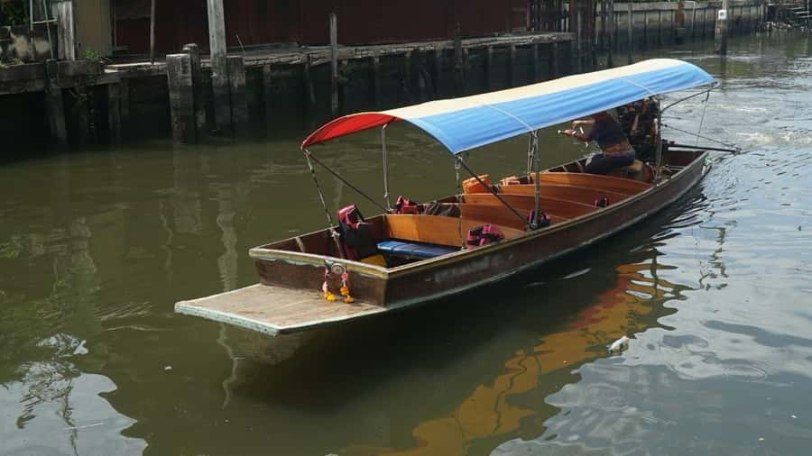 3 Hrs Private boat Tour Bangkok Floating Market by Flat Boat - The flat-boat ride: views, pacing, and photo-friendly moments