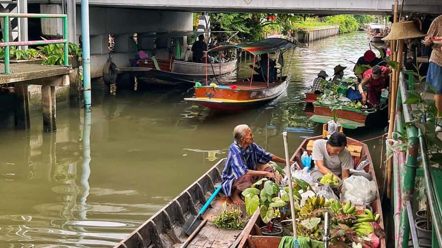3 Hrs Private boat Tour Bangkok Floating Market by Flat Boat - Meeting at Wat Mai Yai Nui: get there with less stress