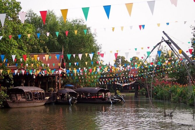 Ayutthaya Bicycle Hike & ATV to Top Attractions & Floating Market - Cycling to the iconic Ayutthaya temples: Wat Mahathat and the classics