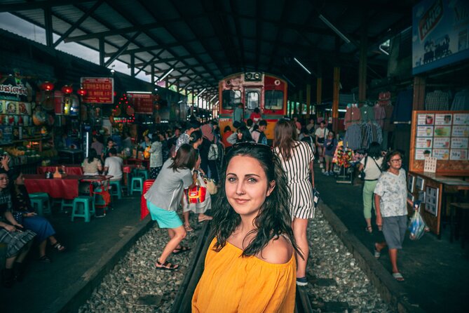 Ayutthaya, Maeklong Railway, Damnoen Saduak Floating Market - Food, breaks, and heat: how to survive a 12-hour day