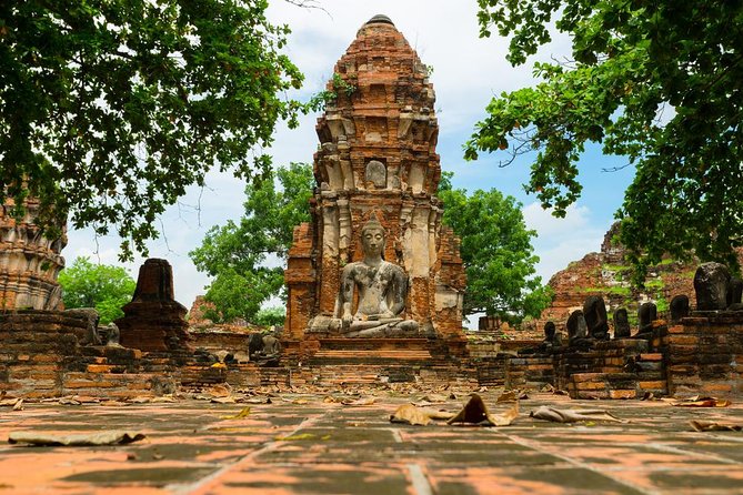 Ayutthaya Temples and Ayothaya Floating Market From Bangkok - Stop 1: Wat Yai Chaya Mongkol and the King U-Thon Story