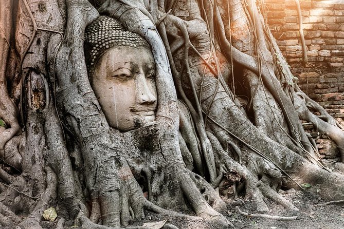 Ayutthaya Temples and Ayothaya Floating Market From Bangkok - Stop 4: Wat Mahathat and the Great Relic Setting