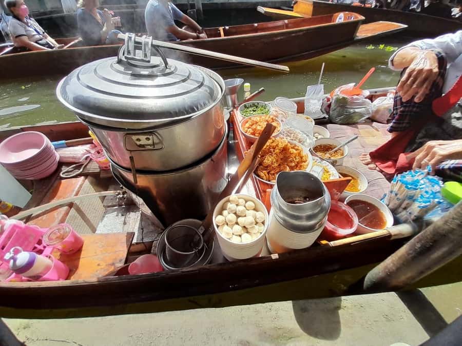 Bangkok: Damnoen Floating Market & Train Market Private Tour - What to eat: Thai favorites you can actually find