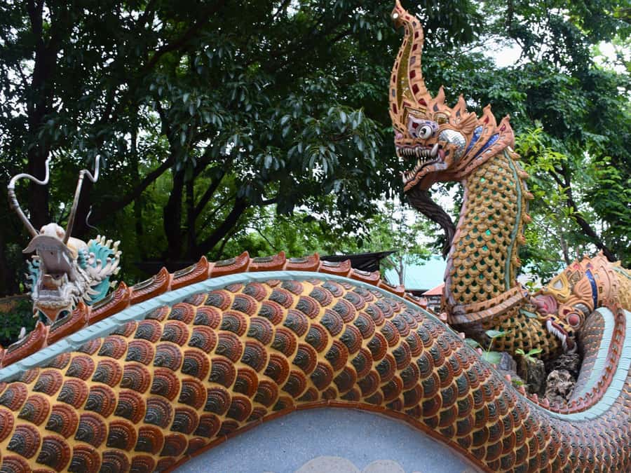 Bangkok: Floating Market, Dragon Temple, Na Satta Museum - Transportation, time management, and the small-group feel