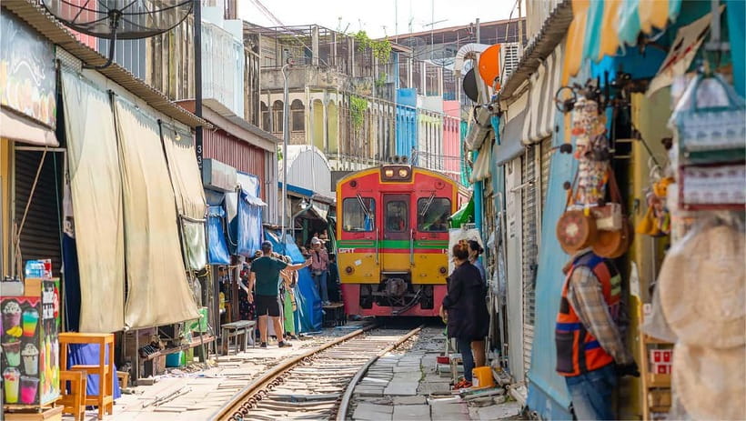 Bangkok: Floating Market, Phra Pathom Pagoda & Cafes Tour - Price and value: what $77 covers in real terms