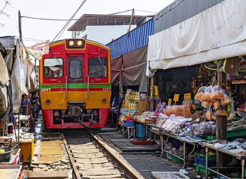 Bangkok: Floating Market & Railway Market with Hotel Pick Up - Shopping for Food and Thai Handicrafts Along the Railway Edge