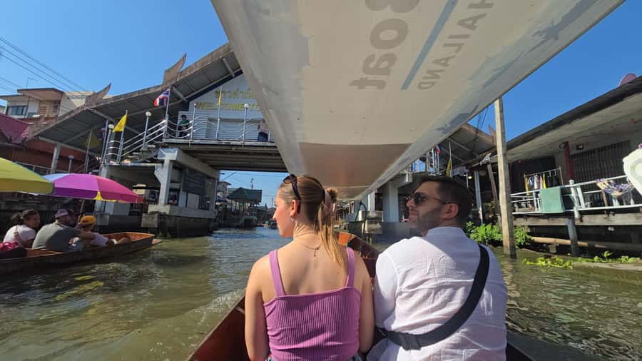 Bangkok: Highlights tour with Grand Palace & Floating Market - Maeklong Railway Market: train-schedule theater up close