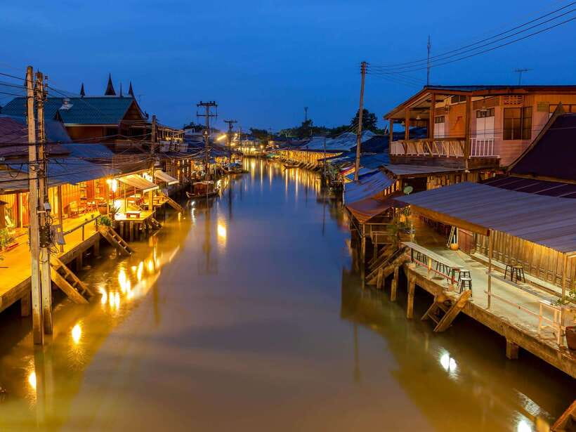 Bangkok: Maeklong Railway & Amphawa Floating Market Day Trip - Firefly boat cruise: the dusk payoff on the Maeklong River