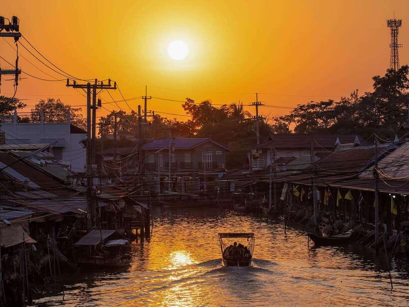 Bangkok: Maeklong Railway & Amphawa Floating Market Day Trip - Getting picked up: BTS National Stadium and optional hotel zones
