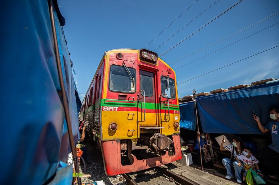 Bangkok: Maeklong Railway Market and Amphawa Floating Market - Maeklong Railway Market: watching vendors react to a moving train