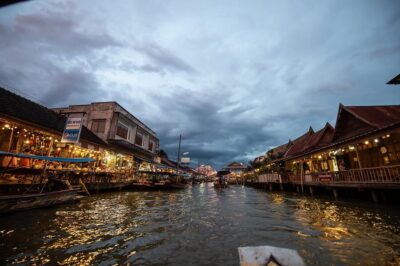 Bangkok: Maeklong Railway Market and Amphawa Floating Market - The bonus stops: salt-farm café, a temple, and time to reset