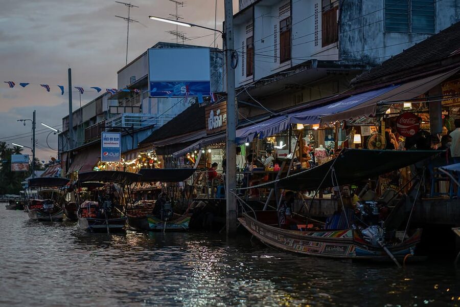 Bangkok: Maeklong Railway Market and Amphawa Floating Market - Who this tour is best for (and who might not love it)