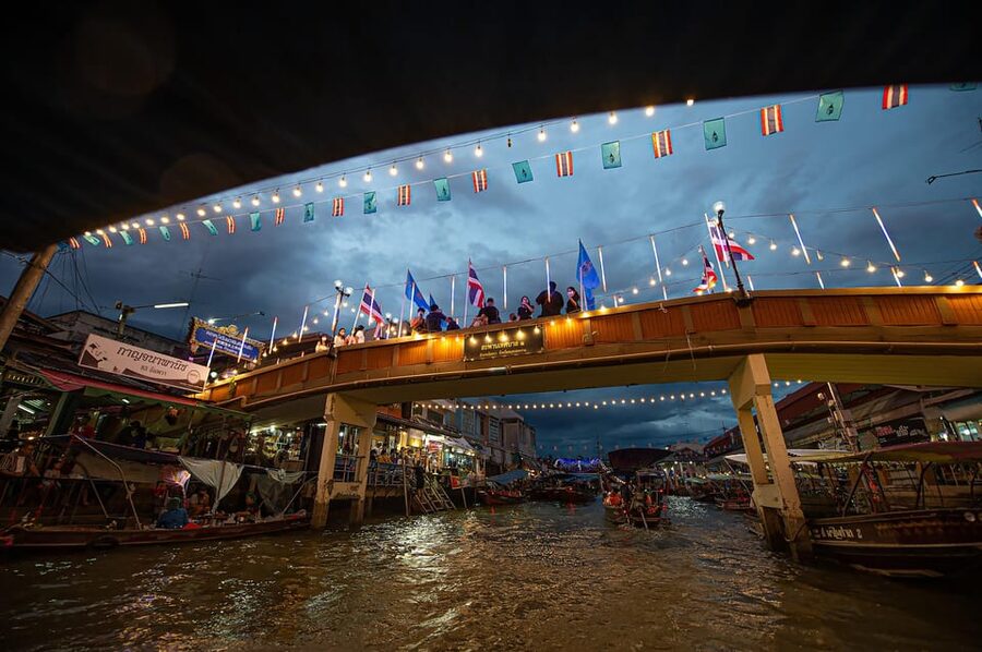 Bangkok: Maeklong Railway Market and Amphawa Floating Market - Meeting point details that help you start stress-free