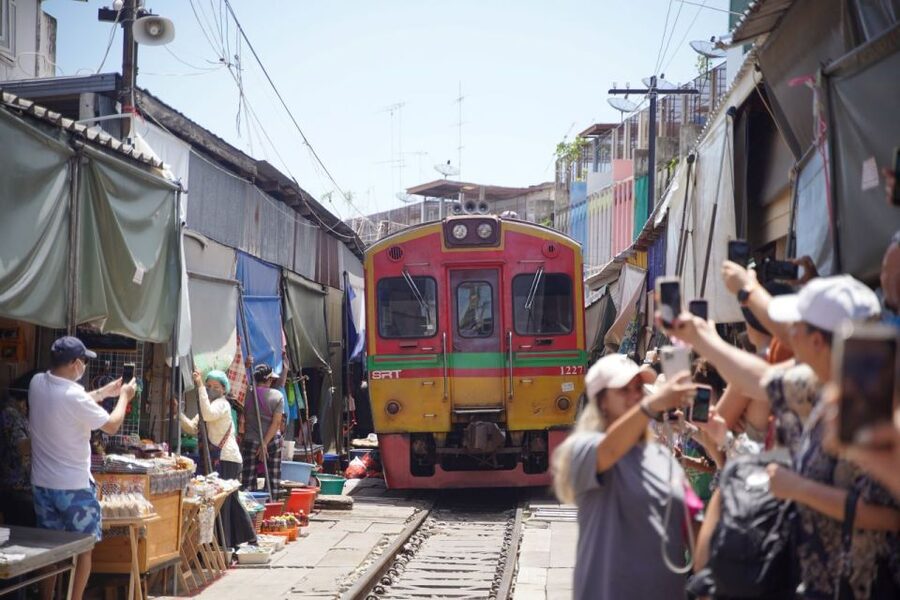 Bangkok: Maeklong Railway Market and Floating Market Tour - Who should book this tour, and who should skip it