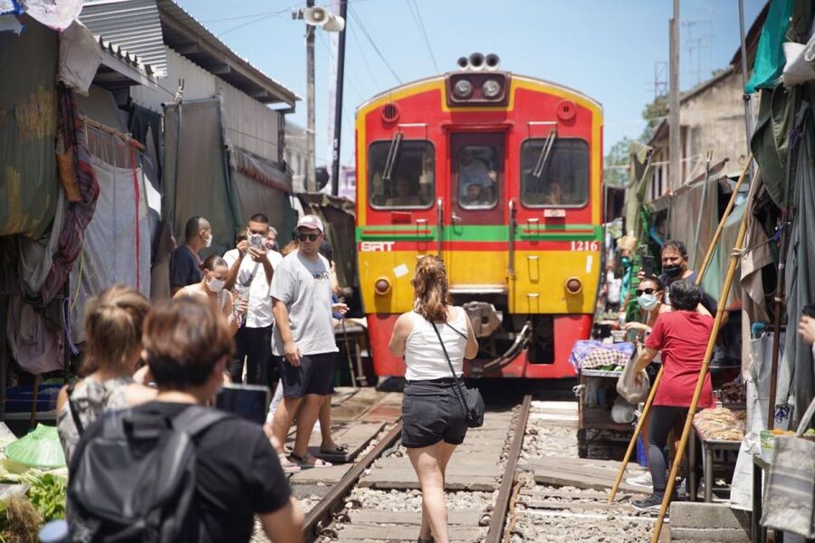 Bangkok: Maeklong Railway Market & Floating Market Tour - Comfort tips that actually help (heat, timing, and getting your photos right)