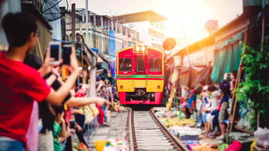 Bangkok: Maeklong Train Market & Amphawa Floating Market - Key things I’d plan around
