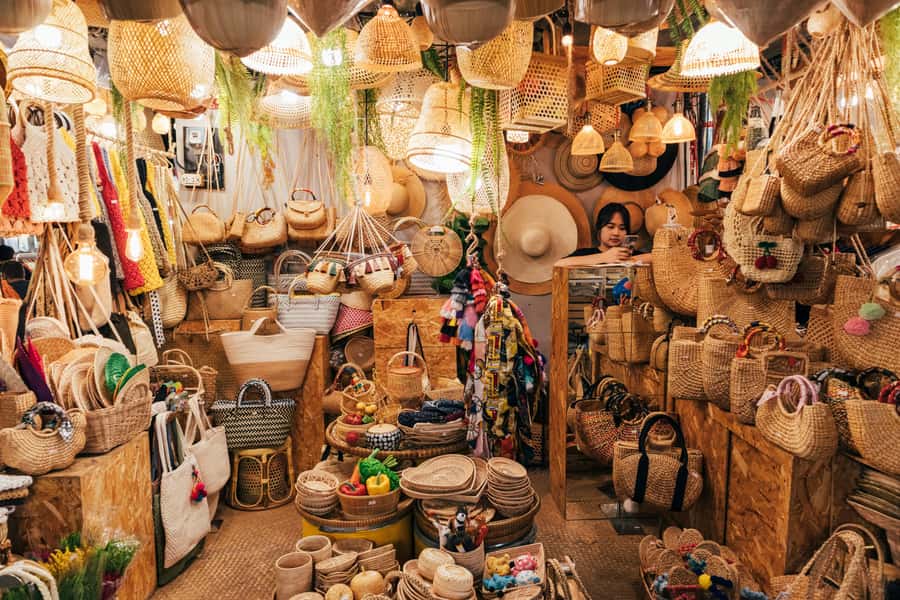 Bangkok: Maeklong Train Market & Floating Market Day Tour - Traffic, Timing, and Crowd Reality in Bangkok’s Day Trips