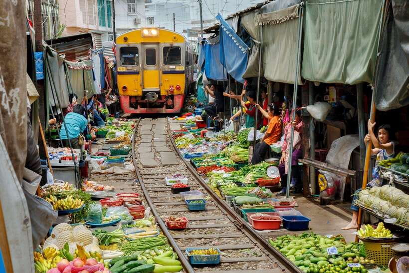 Bangkok: Railway and Floating Market Tour with Dragon Temple - Maeklong Railway Market: the train, the crowds, and what to do