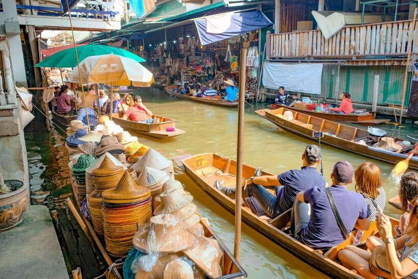 Bangkok: Railway and Floating Market Tour with Dragon Temple - Guides and organization: what you’re paying for beyond the sights