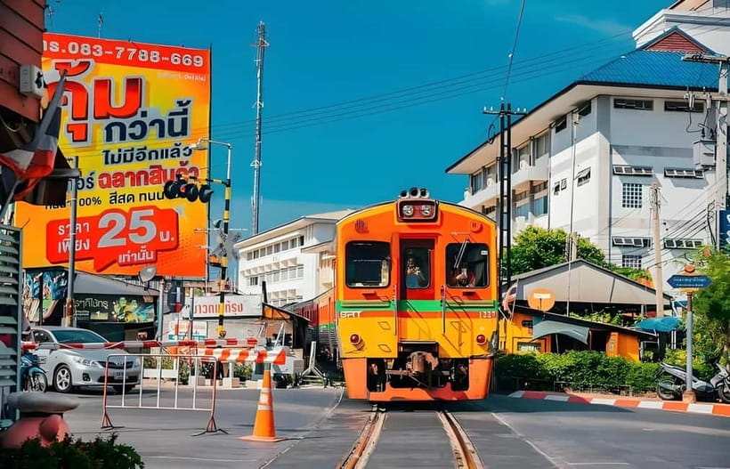 Bangkok: Railway, Floating Market & Chao Phraya Cruise Tour - Damnoen Saduak Floating Market and the long-tail boat ride