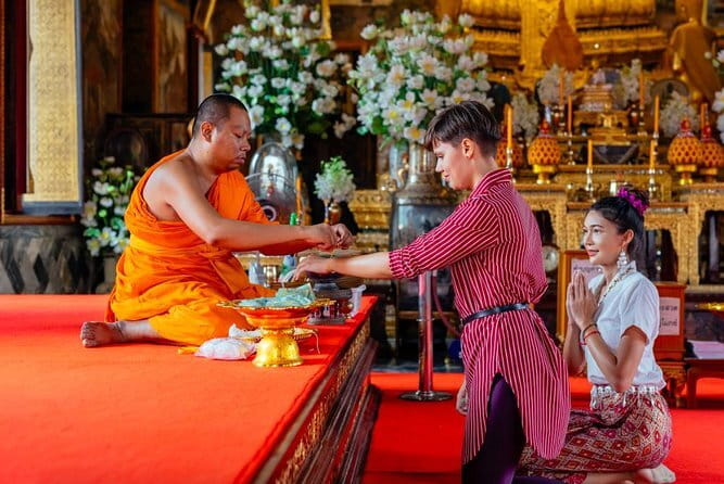 Bangkok's Best: City Highlights & Floating Market Private Tour - Yaowarat Chinatown: where to snack and shop with a plan