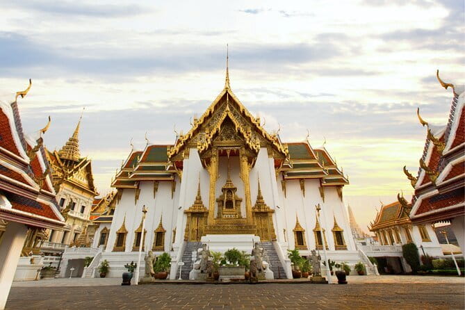 Bangkok's Best: City Highlights & Floating Market Private Tour - The Kuan Yim Shrine stop: a calm pocket in a full day