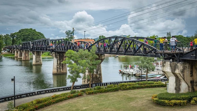 BKK: Damnoen Floating Market, Maeklong Rail & River Bridge - Driver, pickup, and private-group comfort: why logistics can make or break the day