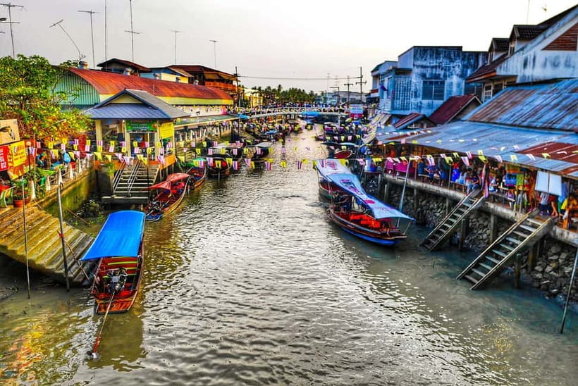 BKK: Damnoen Floating Market, Maeklong Rail & River Bridge - Who should book this trip (and who should pick something else)