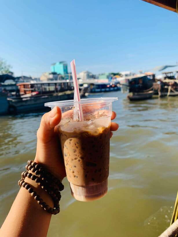 Can Tho: Cai Rang Floating Market and Canals - Breakfast on a Small Boat: The Food Part Actually Fits the Scene