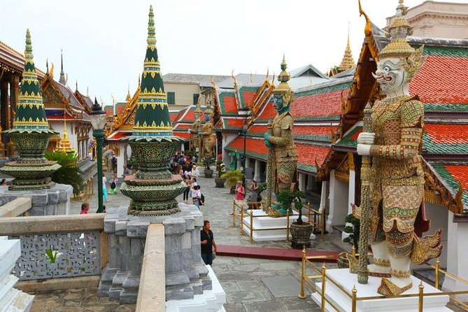 Damnern Saduak Floating Market, Grand Palace and Wat Phra Keo Tour from Bangkok - Grand Palace: royal Siam in one structured visit