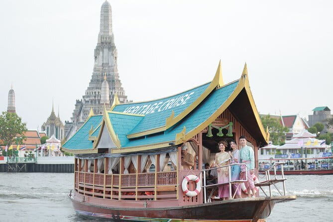 Damnoen Saduak Famous Floating Market and Mea Klong Railway Tour - Damnoen Saduak floating market: the canal version of a market scramble