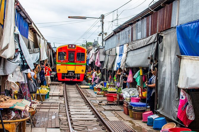Damnoen Saduak Floating Market and Maeklong Railway Market Tour - Wat Bang Kung: the banyan-root chapel and a battle story