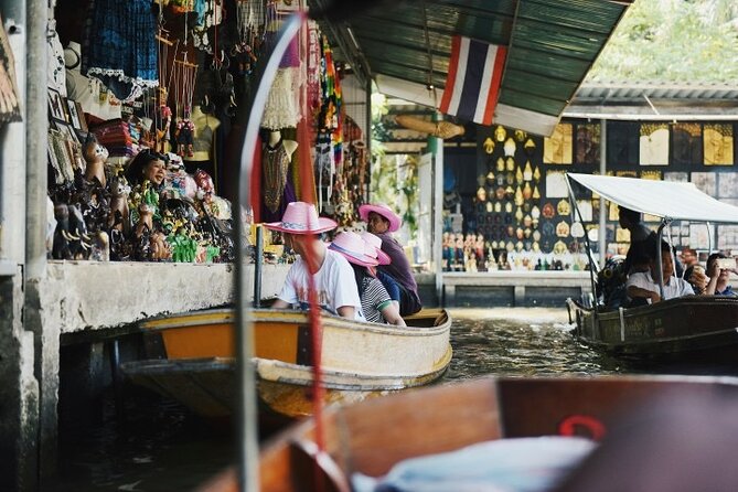 Damnoen Saduak Floating Market & Maeklong Market Tour frm Bangkok - Maeklong Railway Market (Hoop Rom Market): the train-through moment and best viewing sense