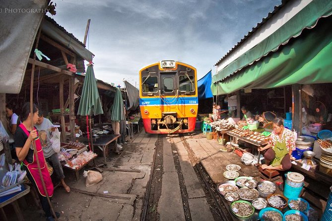 Floating Market & Railway Market Bangkok - Damnoen Saduak Floating Market: Longtail First, Then Market Lanes