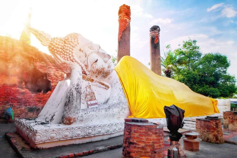 From Bangkok: Ayutthaya & Ayothaya Floating Market Day Trip - First stop: Bang Pa-In Royal Palace and its strict clothing reality
