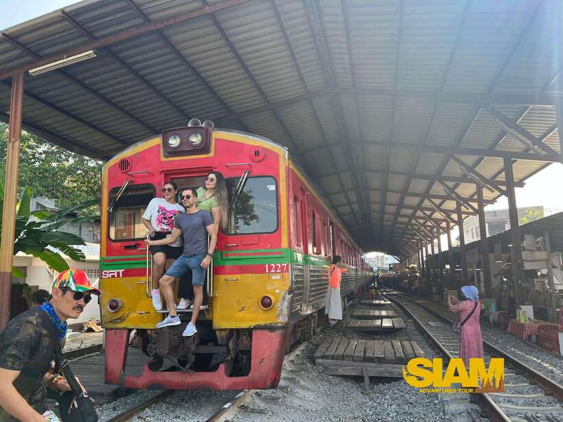 From Bangkok:Damnoen Floating Market and Railway Market Tour - First Stop: Damnoen Saduak Floating Market by longtail boat