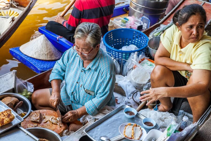 From Bangkok: Damnoen Saduak Floating Market Guided Tour - Damnoen Saduak time: food, shopping, and boat traffic reality checks