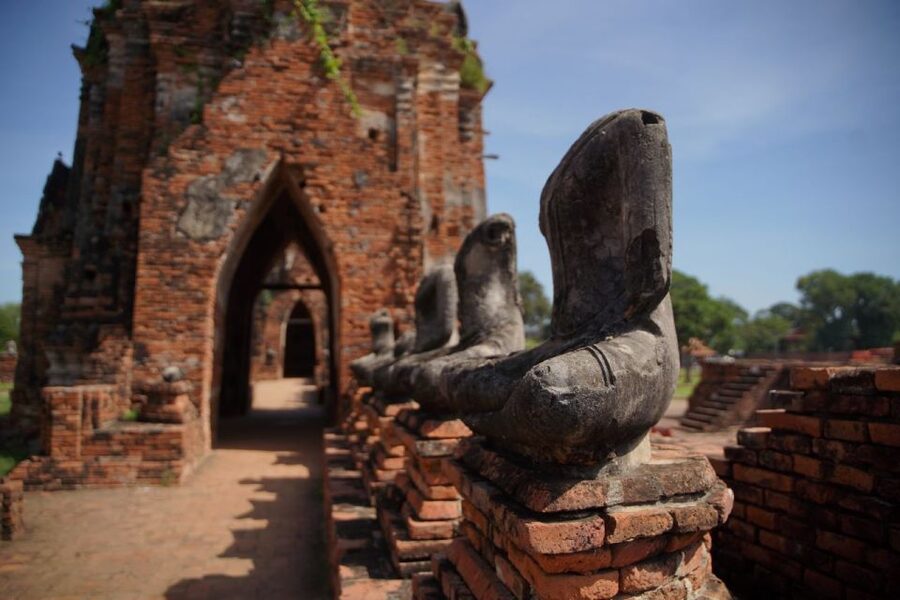 From Bangkok: Floating Market and Ayutthaya Guided Day Tour - Who should book this day tour, and who might want a different plan