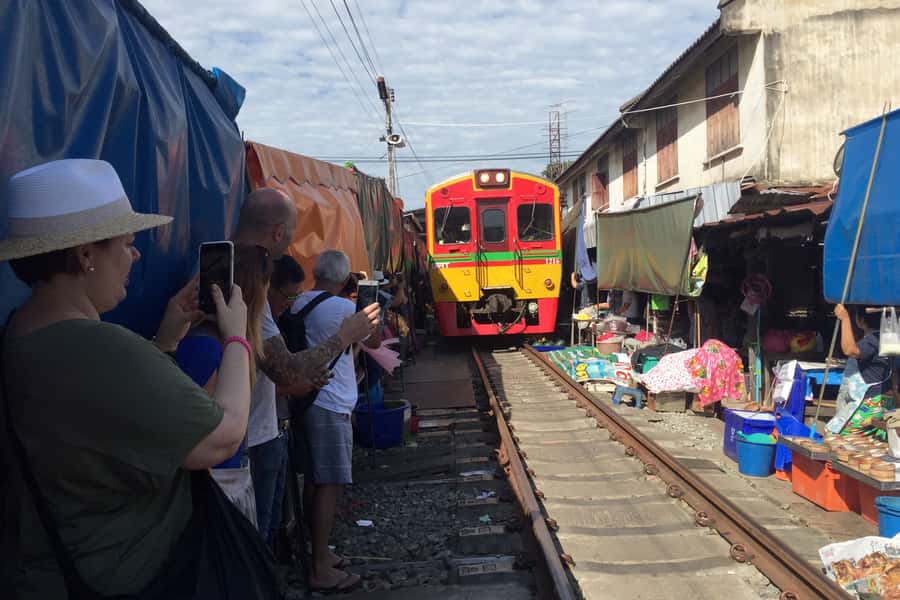 From Bangkok: Floating Market & Ayutthaya Private Day Trip - Hotel Pickup, Private Van Comfort, and the 11-Hour Reality