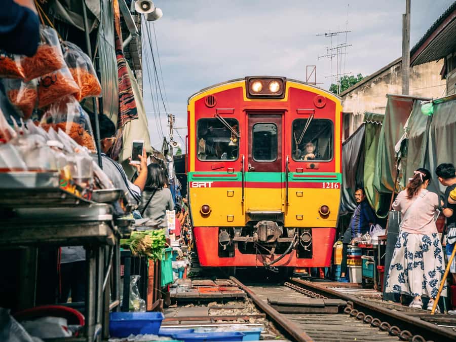 From Bangkok: Maeklong Railway and Floating Market Day Tour - Damnoen Saduak Floating Market: Canal life, longtail views, and snack hunting