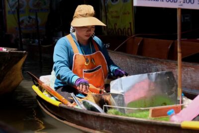 From Bangkok: Private Railway and Floating Market Tour - Palm sugar at a family-run plantation: the lesson behind the sweetness