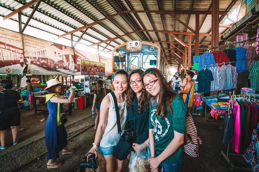 Grand Palace, Damnoen Floating Market & Maeklong Market Tour - Wat Phra Kaew: dressing right and seeing the sacred order