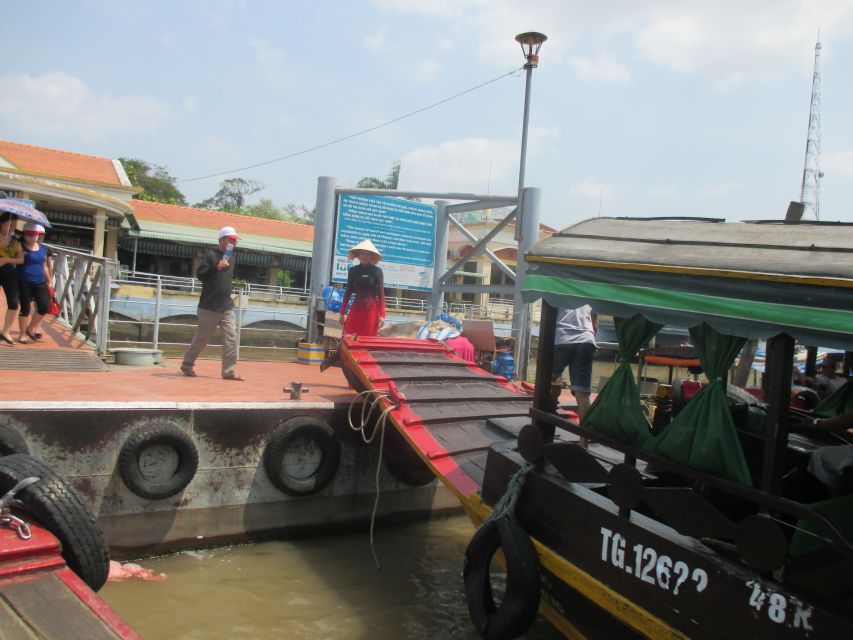 HCMC: Cai Rang Floating Market & Mekong Delta Private Tour - Sampan through coconut-lined waterways: the closest look at daily life