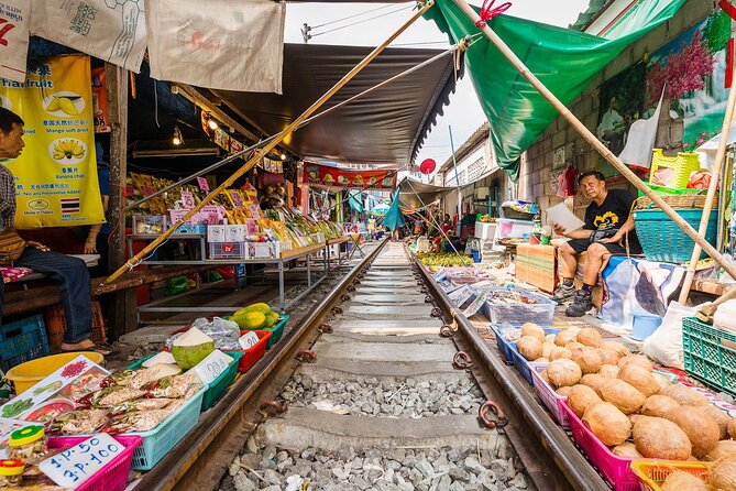 Maeklong Railway & Damnoen Saduak Floating Market Tour – Full Day - How Small-Group Touring Improves the Market Experience