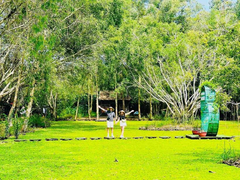 Nature reservation and Floating Market - The hour drive to Lung Ngọc Hoàng: from market life to wildlife life