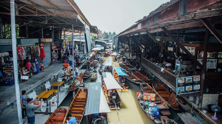Private Tour from Bangkok: Railway & Floating Markets - Shopping and tasting: what to plan for (and what to skip)