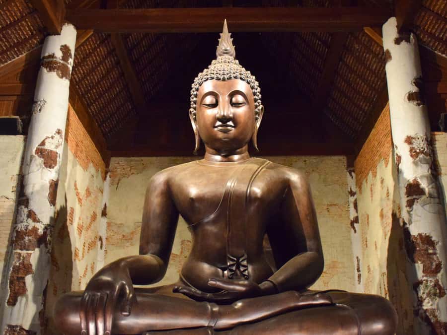 The Souls BKK: Floating Market, Dragon Temple, Na Satta Park - Na Satta Cultural Heritage Park: wax figures plus the Angulimala replica cave
