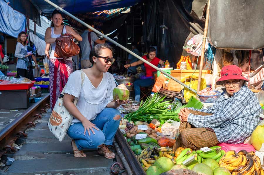 Weekend Amphawa Floating Market & Train Market Private Tour - Weekend Schedule: A 6.5-Hour Tour That Feels Like More